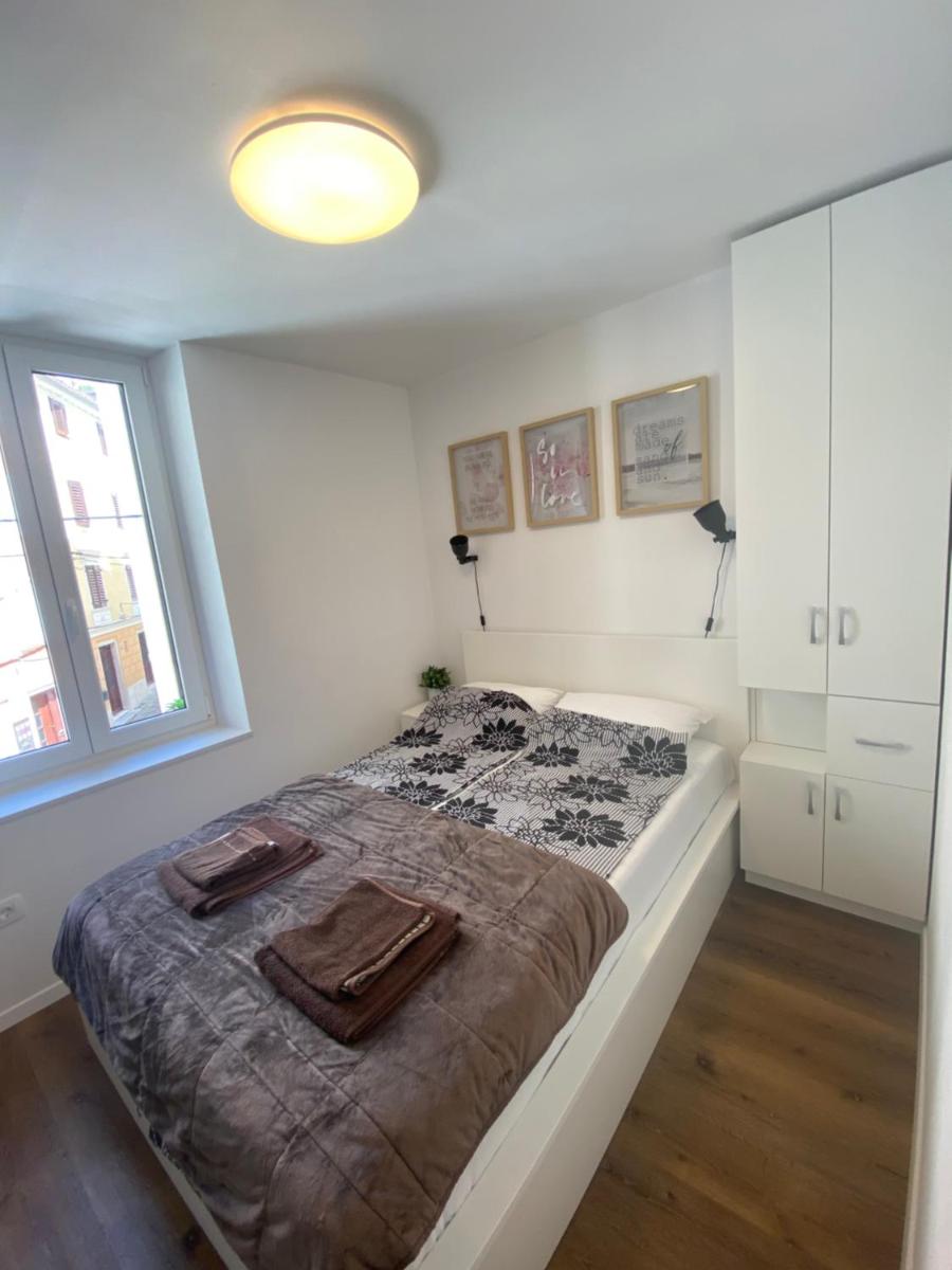 Jolly -Center Bright Apartment at Tartini Square - Housity