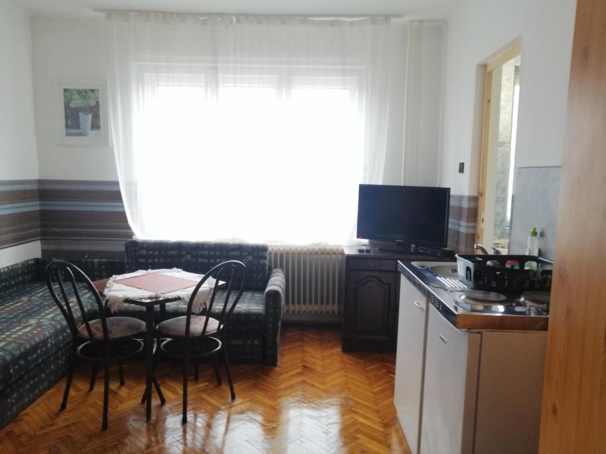 Belvárosi Vendégház - Housity