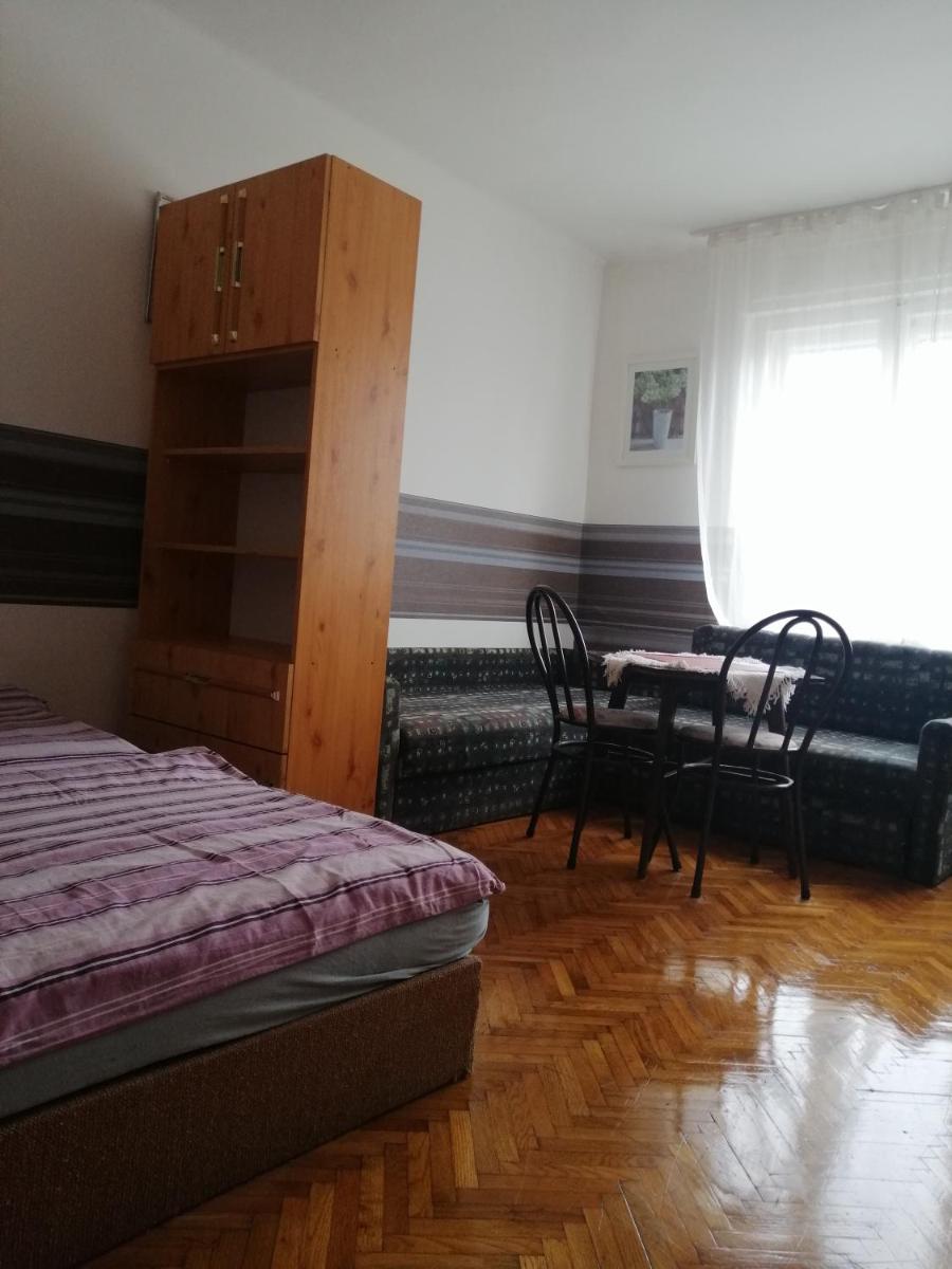 Belvárosi Vendégház - Housity