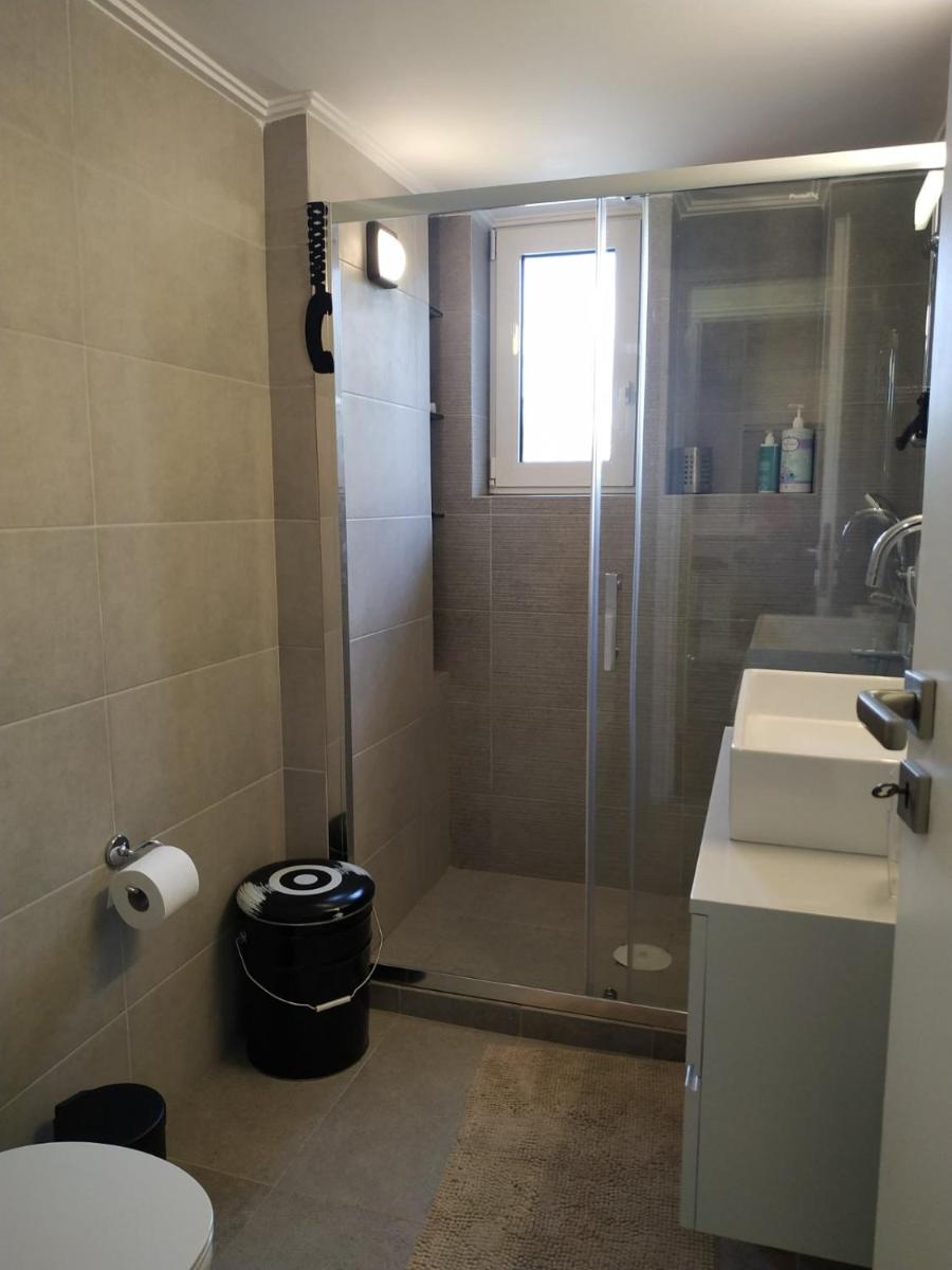 Suitetrails - Fully renovated, family-friendly apartment, next to a huge green park, in Athens center