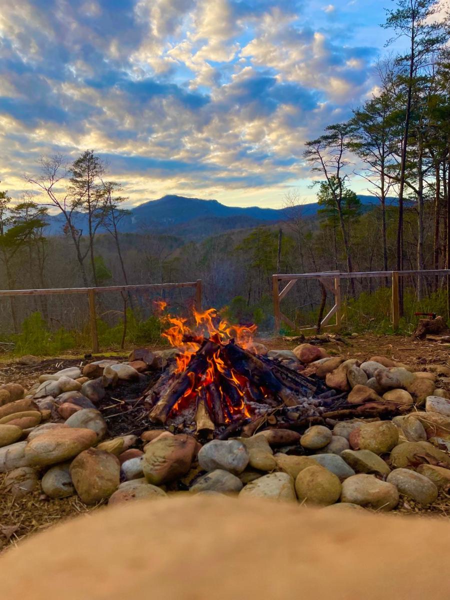 Mountain views, pets welcome-lake and river access - Housity
