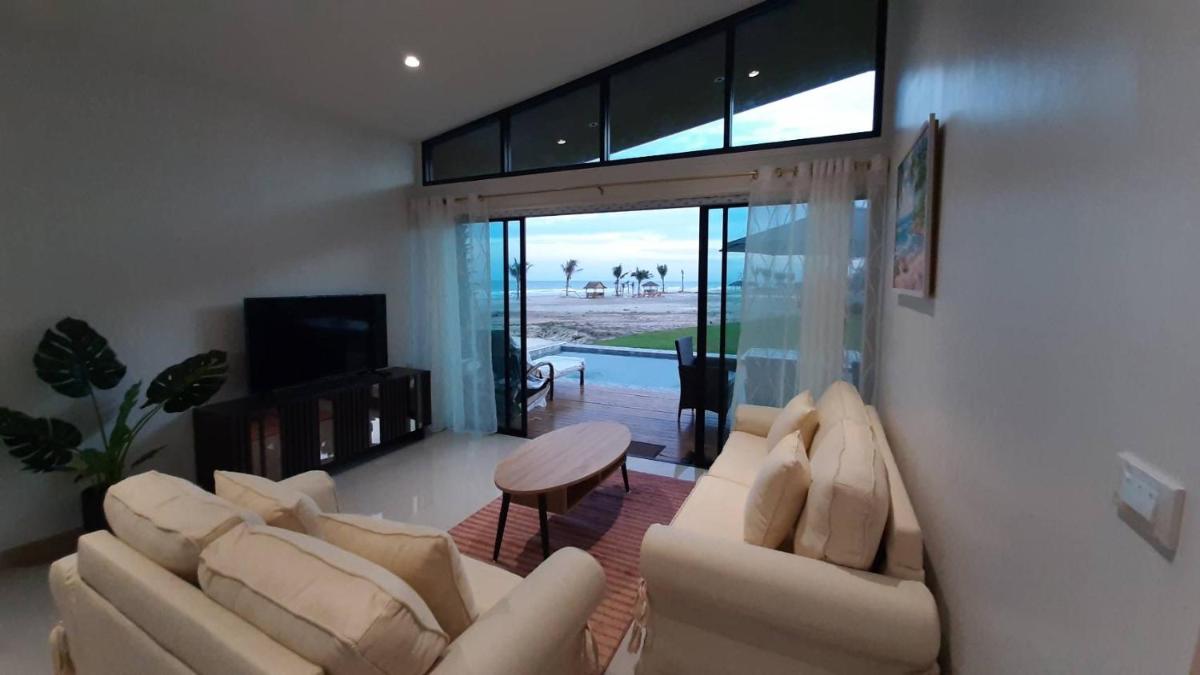 Lom Lay Beach Front Pool Villa Chaam, Huahin - Housity