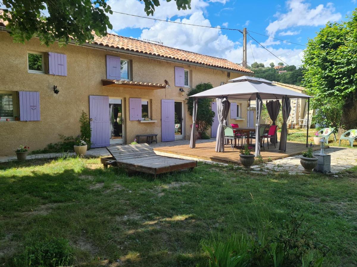 Maison avec rivière, piscine, SPA, SAUNA Infrarouge,terrain boules, ping-pong, volley et Badminton - Housity