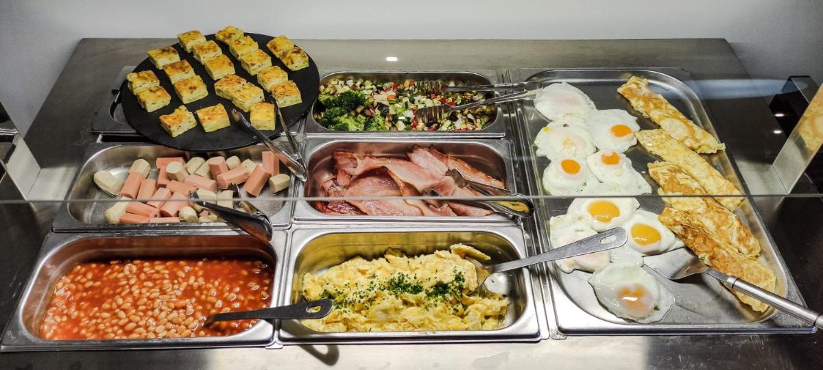 Comida en o cerca de este hotel