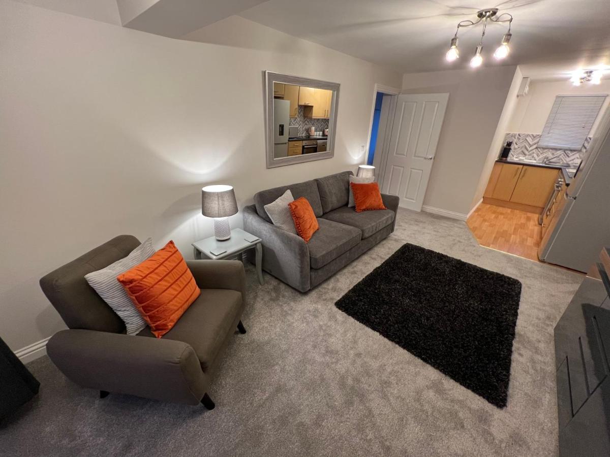 Cotswold apartment with private parking! - Housity