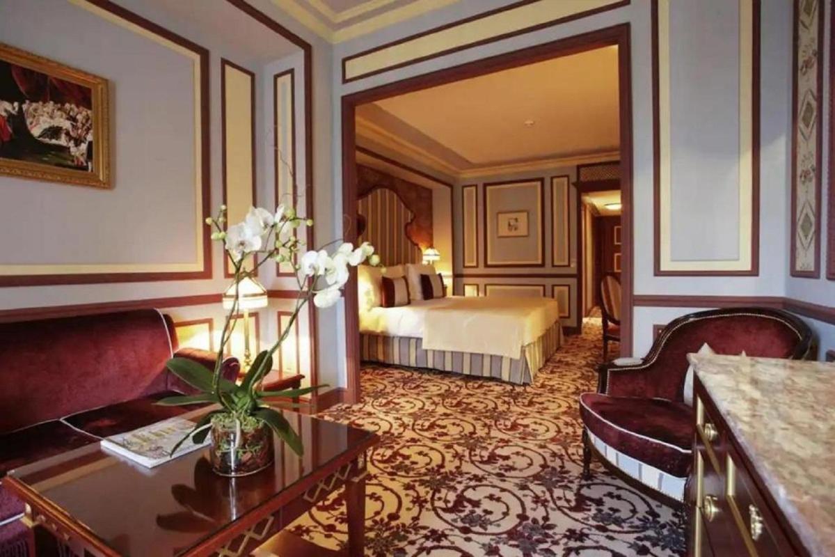 Un ou plusieurs lits dans un hébergement de l'établissement InterContinental Bordeaux Le Grand Hotel by IHG