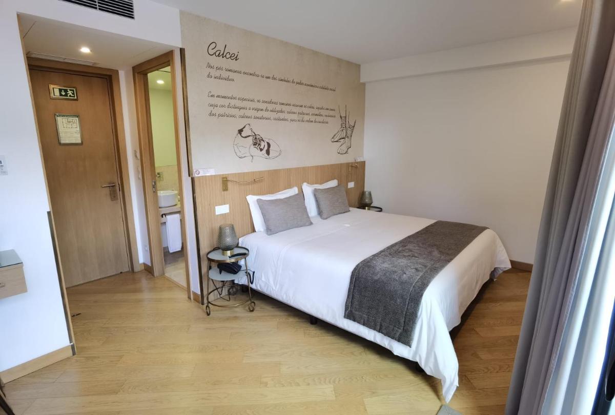 Uma cama ou camas num quarto em Castelo Hotel