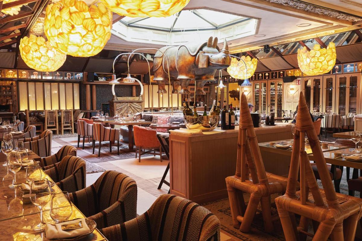 Un restaurante o sitio para comer en BLESS Hotel Madrid - The Leading Hotels of the World