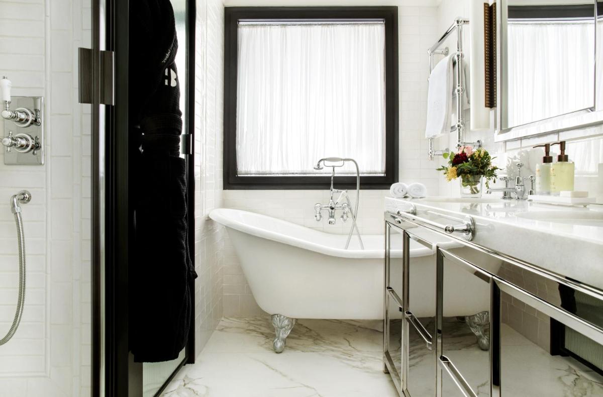 Un baño de BLESS Hotel Madrid - The Leading Hotels of the World