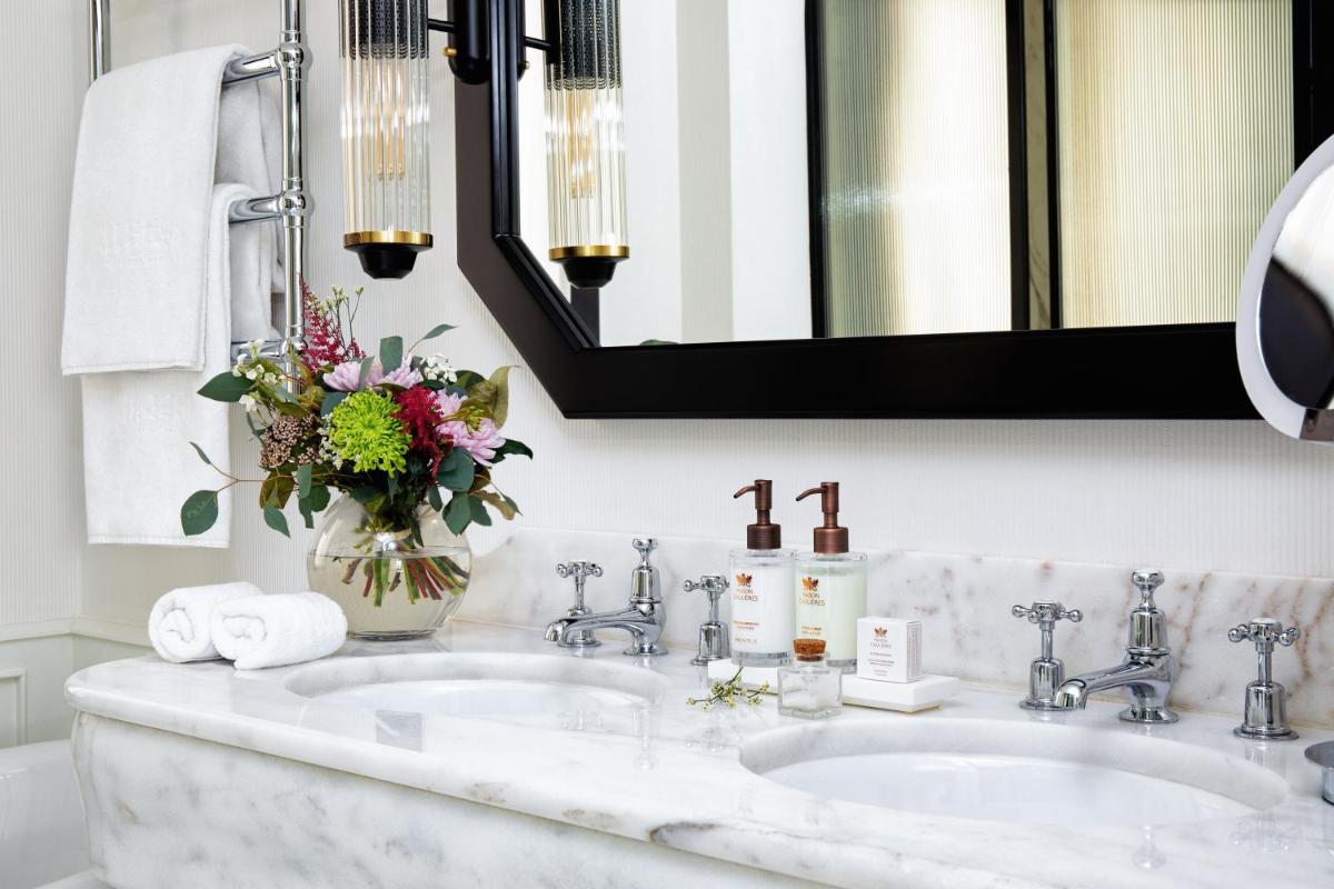 Un baño de BLESS Hotel Madrid - The Leading Hotels of the World