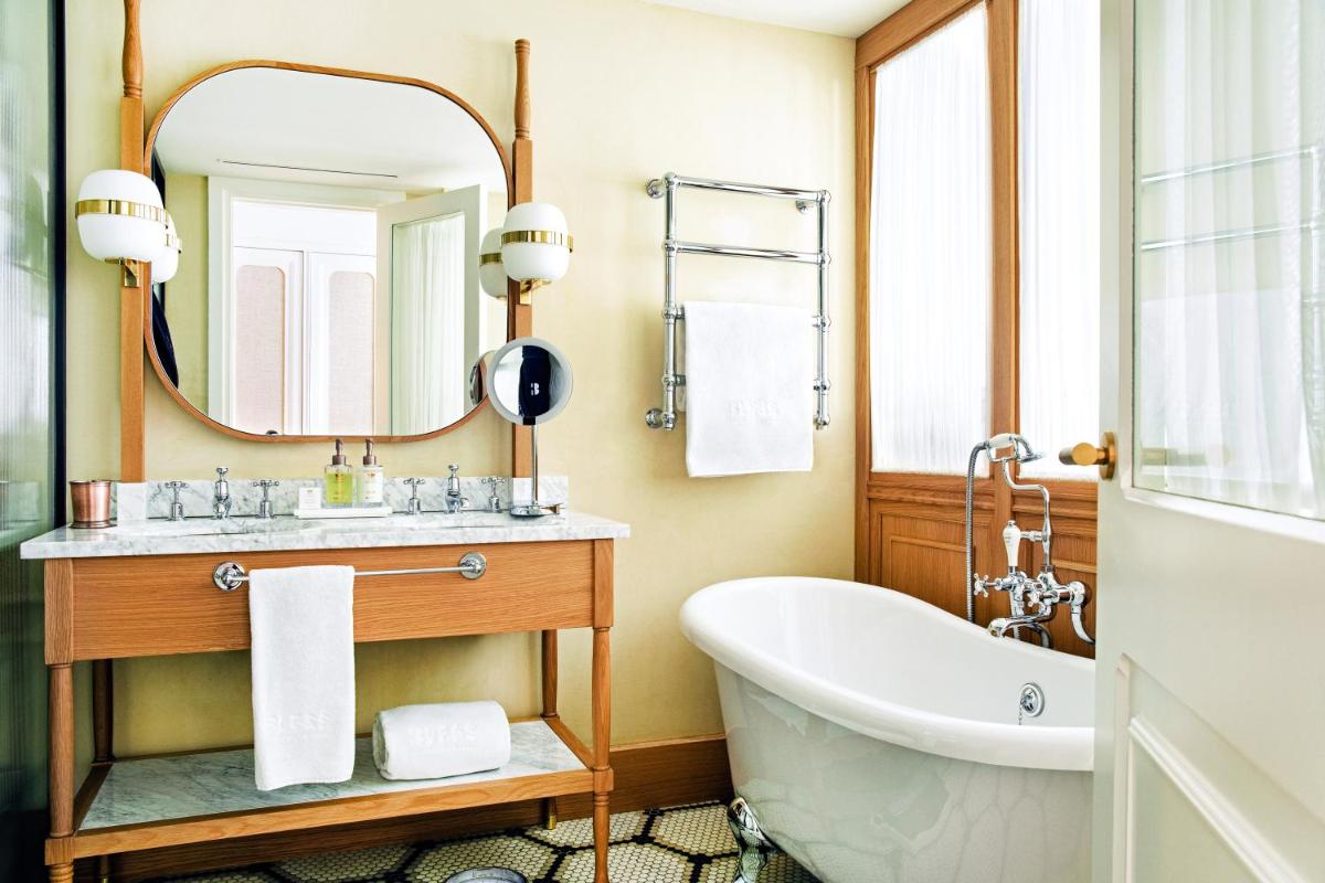 Un baño de BLESS Hotel Madrid - The Leading Hotels of the World