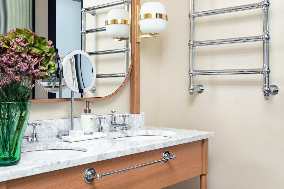 Un baño de BLESS Hotel Madrid - The Leading Hotels of the World