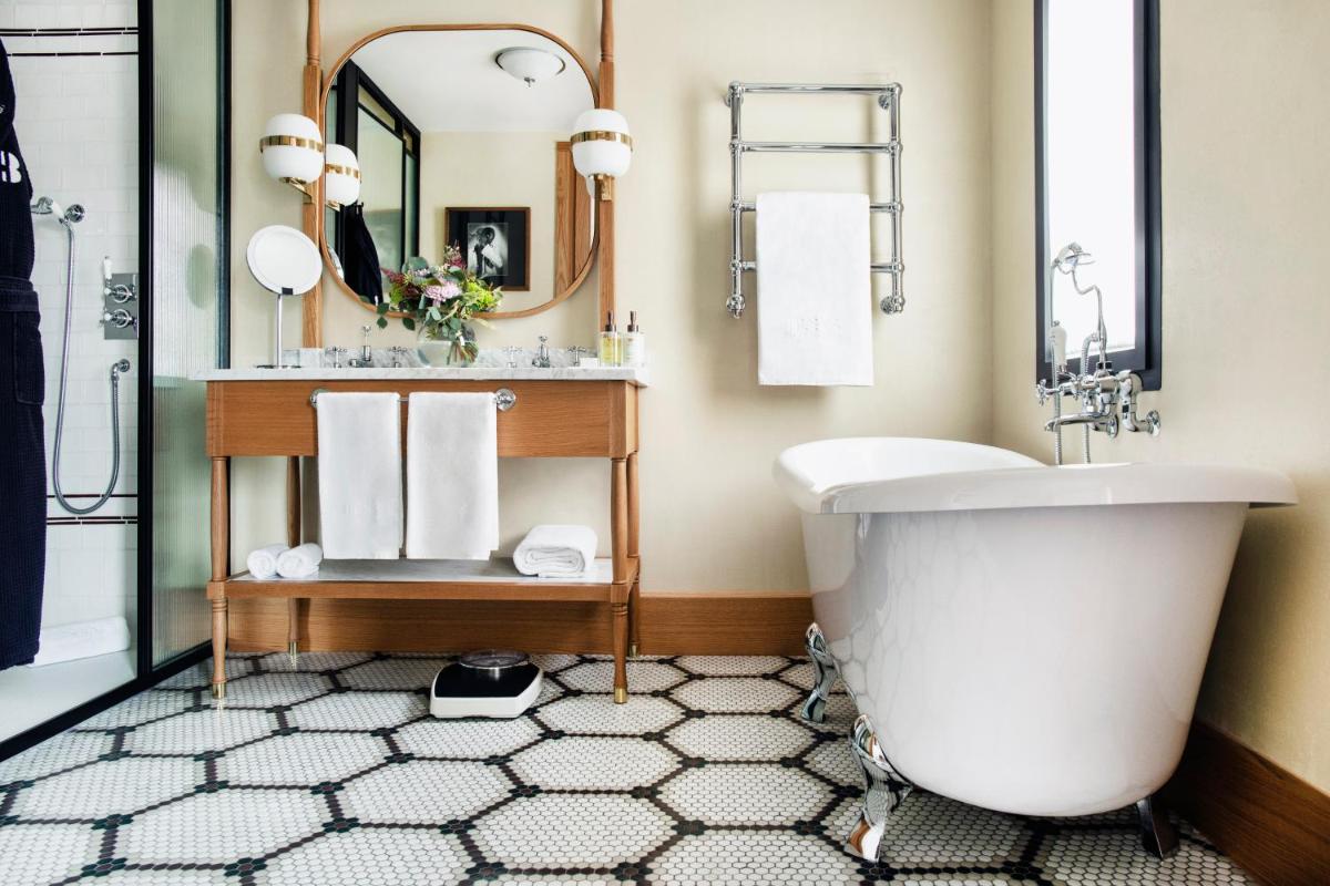 Un baño de BLESS Hotel Madrid - The Leading Hotels of the World