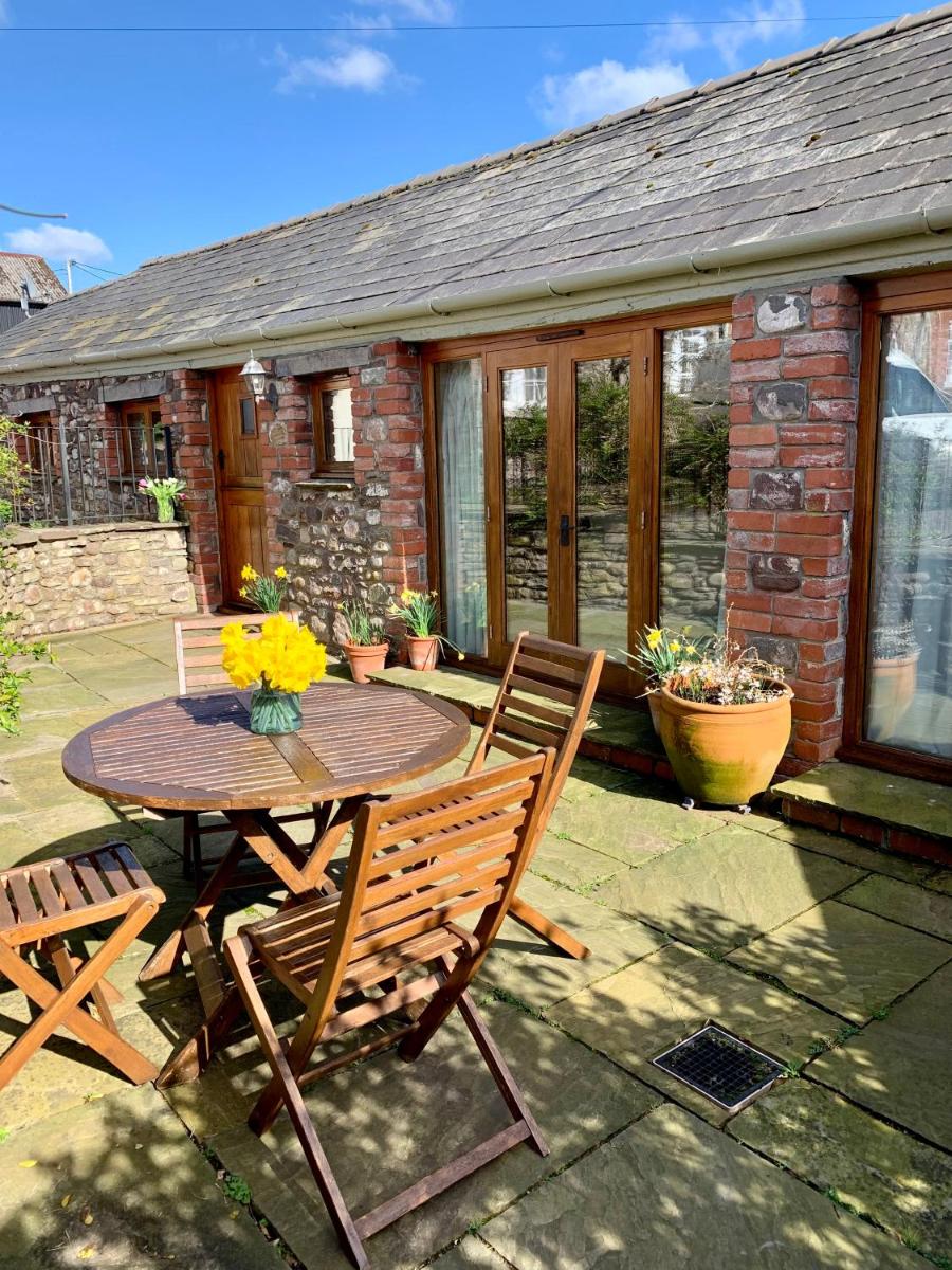 The Old Coach House - Housity