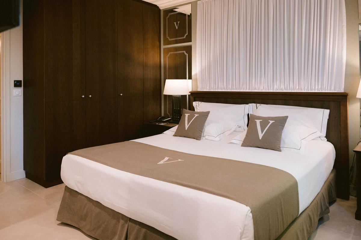 Un ou plusieurs lits dans un hébergement de l'établissement Le Vallon de Valrugues Hotel Spa & Villas
