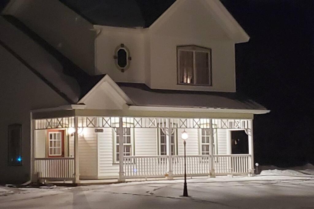 Afton Carriage House on Asa Tracys Estate - Housity