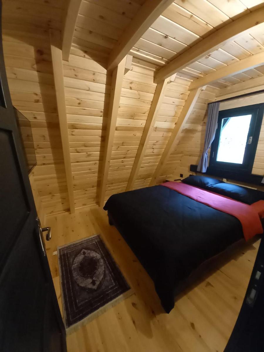 Cozy Bungalow with Private Pool Surrounded by Nature in Sapanca - Housity