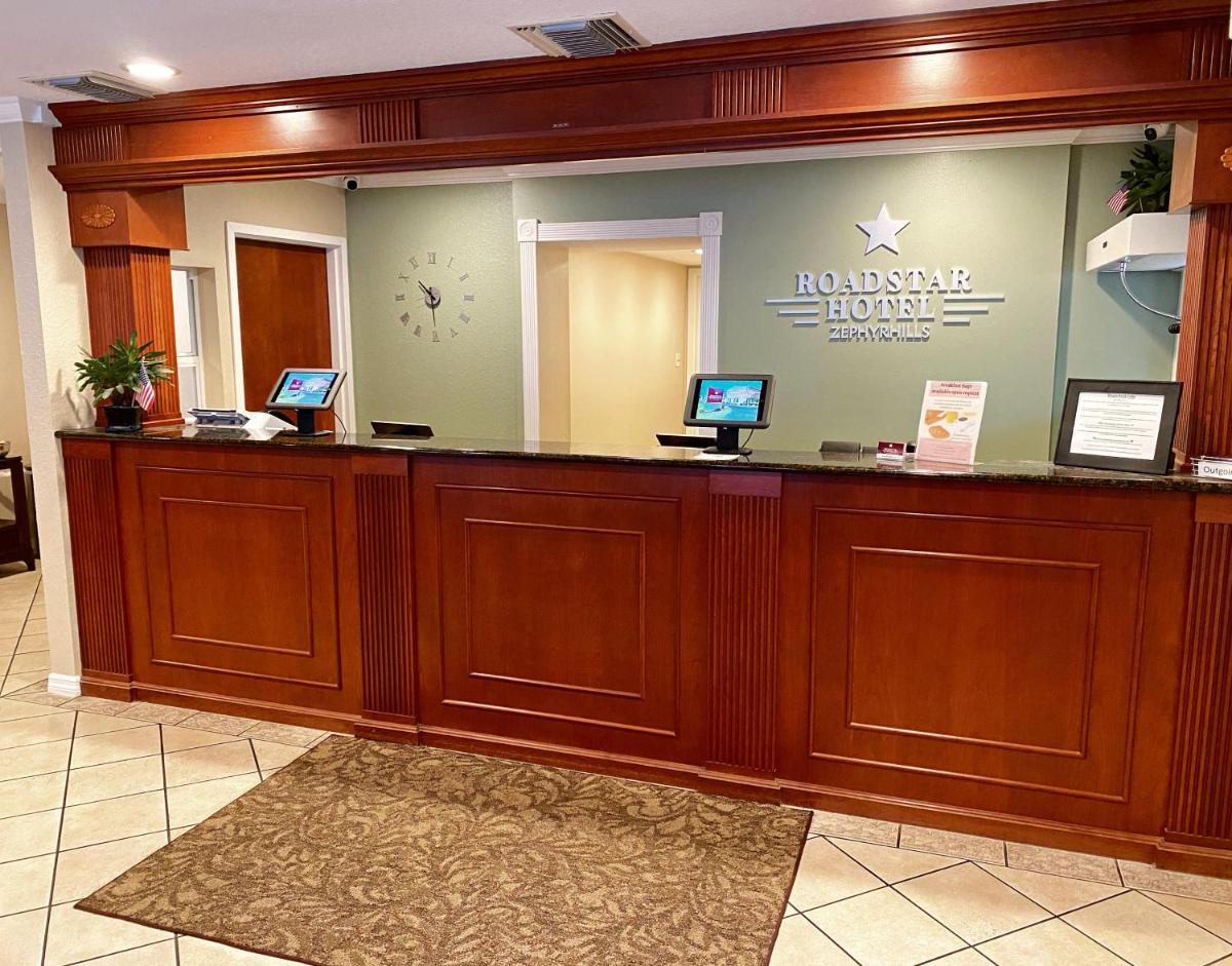 Roadstar Hotel Zephyrhills - Housity