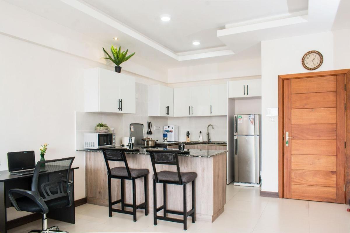SILVERSTONE APARTMENT DELUXE 1 Bedroom WITH A VIEW , GYM & POOL - KILIMANI - Housity