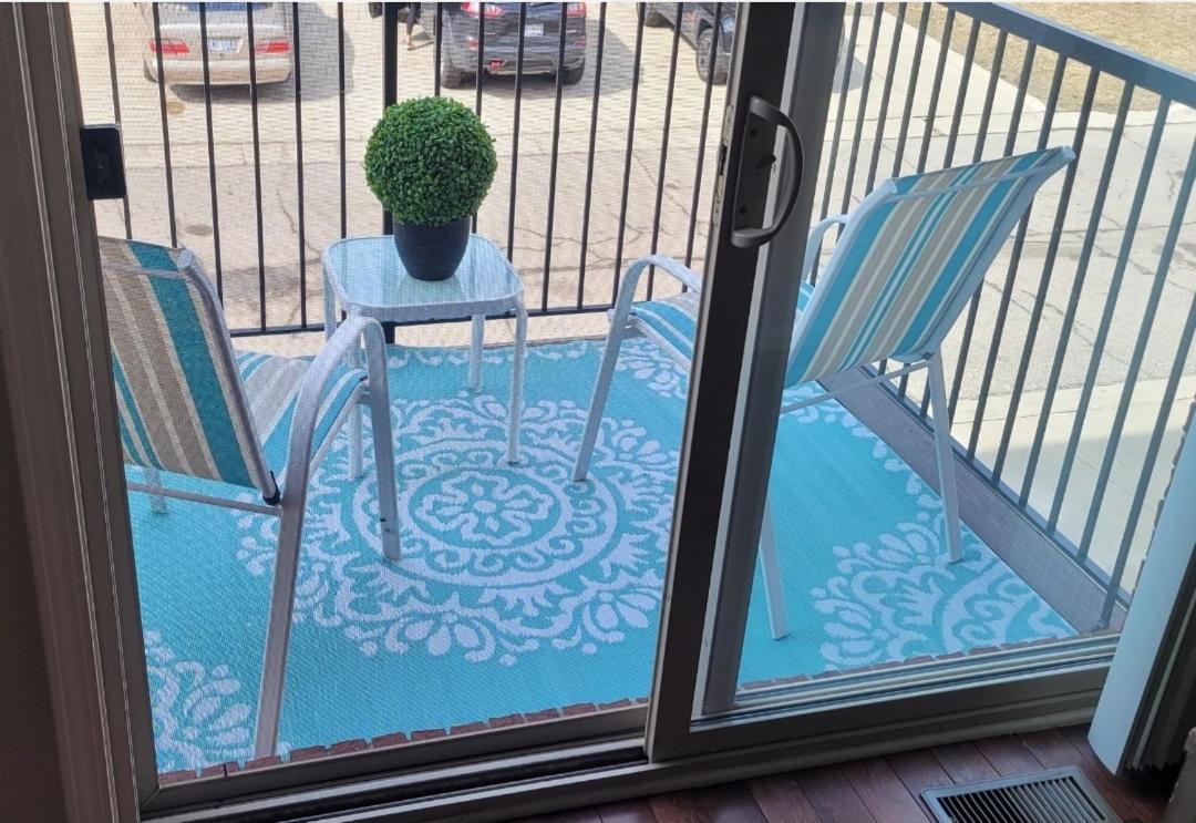Cozy Tri-level Townhouse - 3 min from Outdoor Mall at Partridge Creek - Housity
