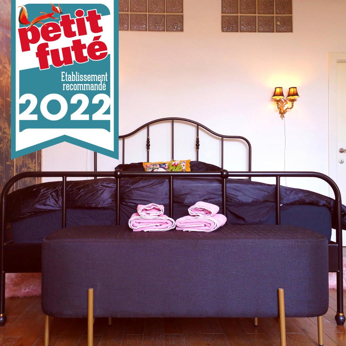 Suitetrails - Retro Parisian Apartment - Spacious 75m2 and fully equipped - Fabulous location IN city center