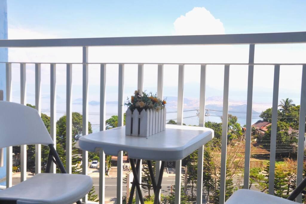 TAGAYTAY AMAZING TAAL VIEW!! WIND RESIDENCES COZY STAY 7th floor - Housity