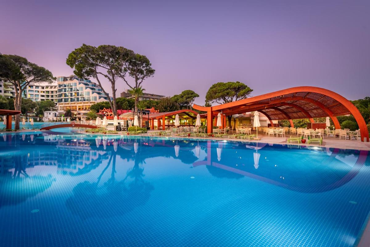 Cornelia De Luxe Resort - Housity