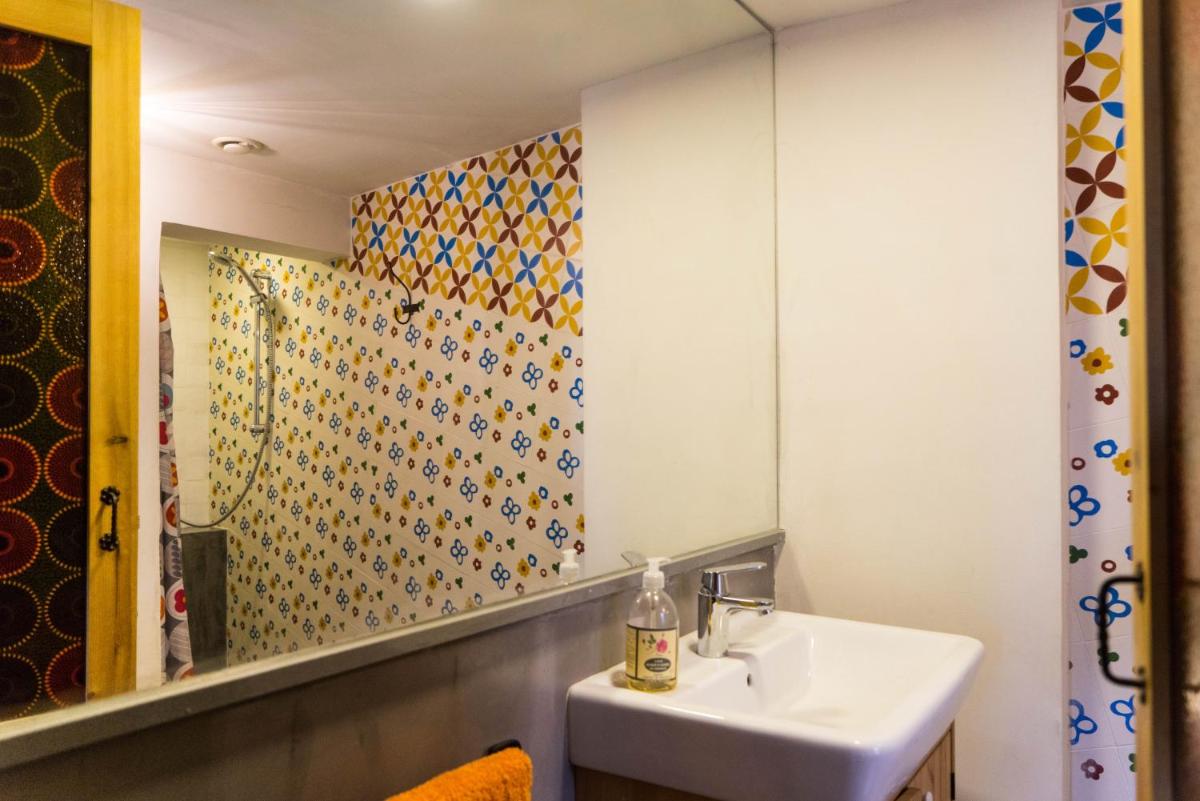 Traditional apartment in the heart of Barcelona old City - Housity