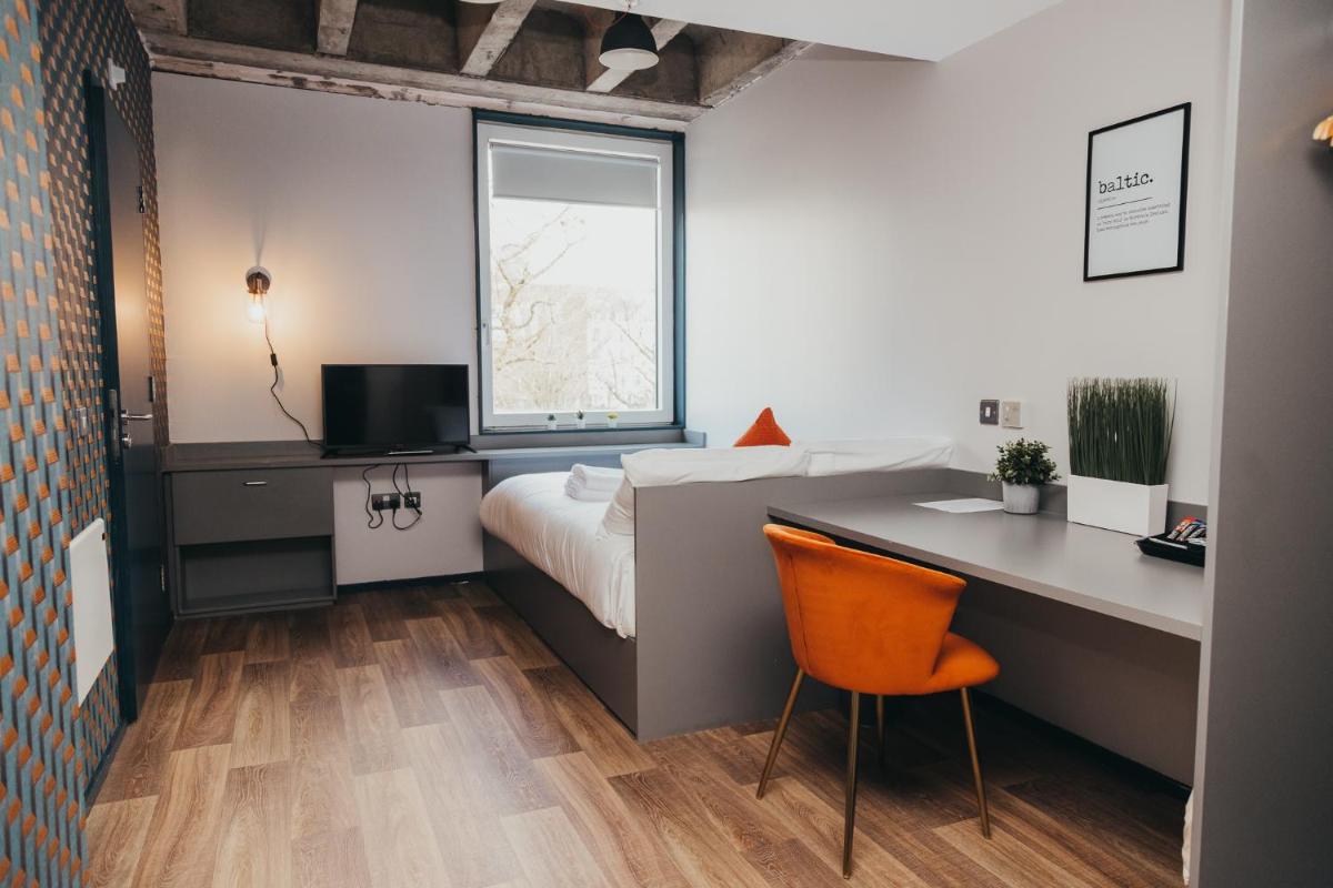 Quarter by the Warren Collection - Housity