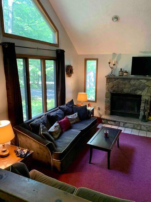 Cheerful Cozy Lake House with Fire Pit! - Housity