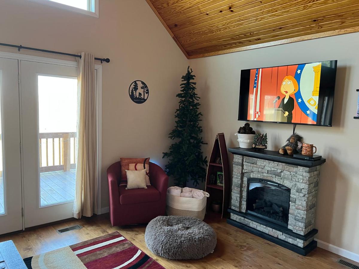Fun lake view log cabin at Mammoth Cave & Nolin Lake - Housity