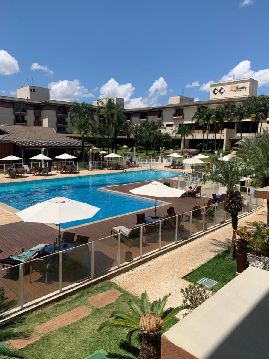 Flat Life Resort com vista pra piscina/lago - Housity