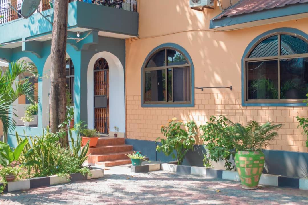 OCEAN TREKKER - Housity
