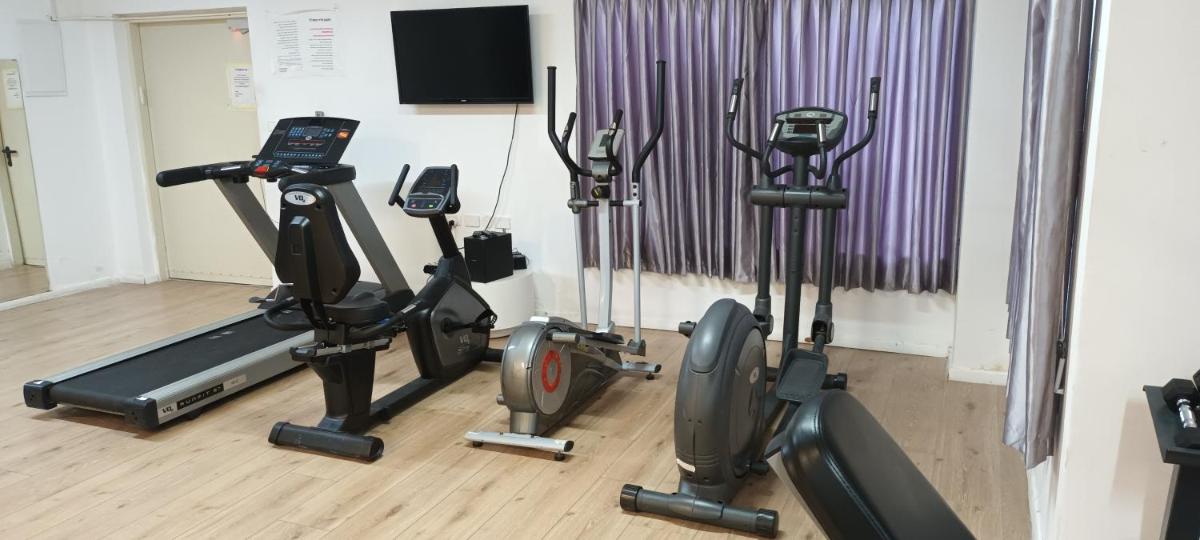 Beach Suite Israel- Private Jacuzzi Garden Suite & Gym, 3 Min Walk To Beach ביץ סוייט ישראל- ג'קוזי פרטי בגינה 3 דקות הליכה לים וחדר כושר - Housity