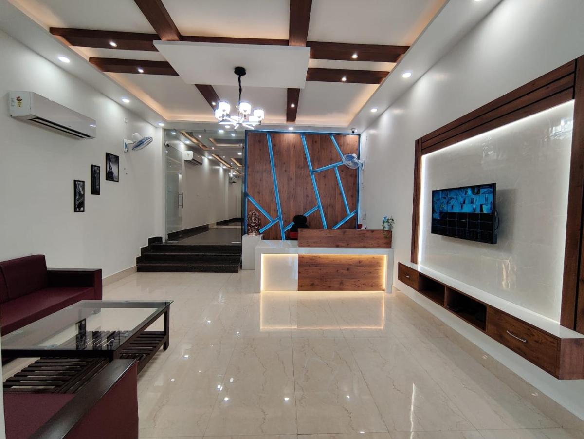 Hotel Oasis - Housity