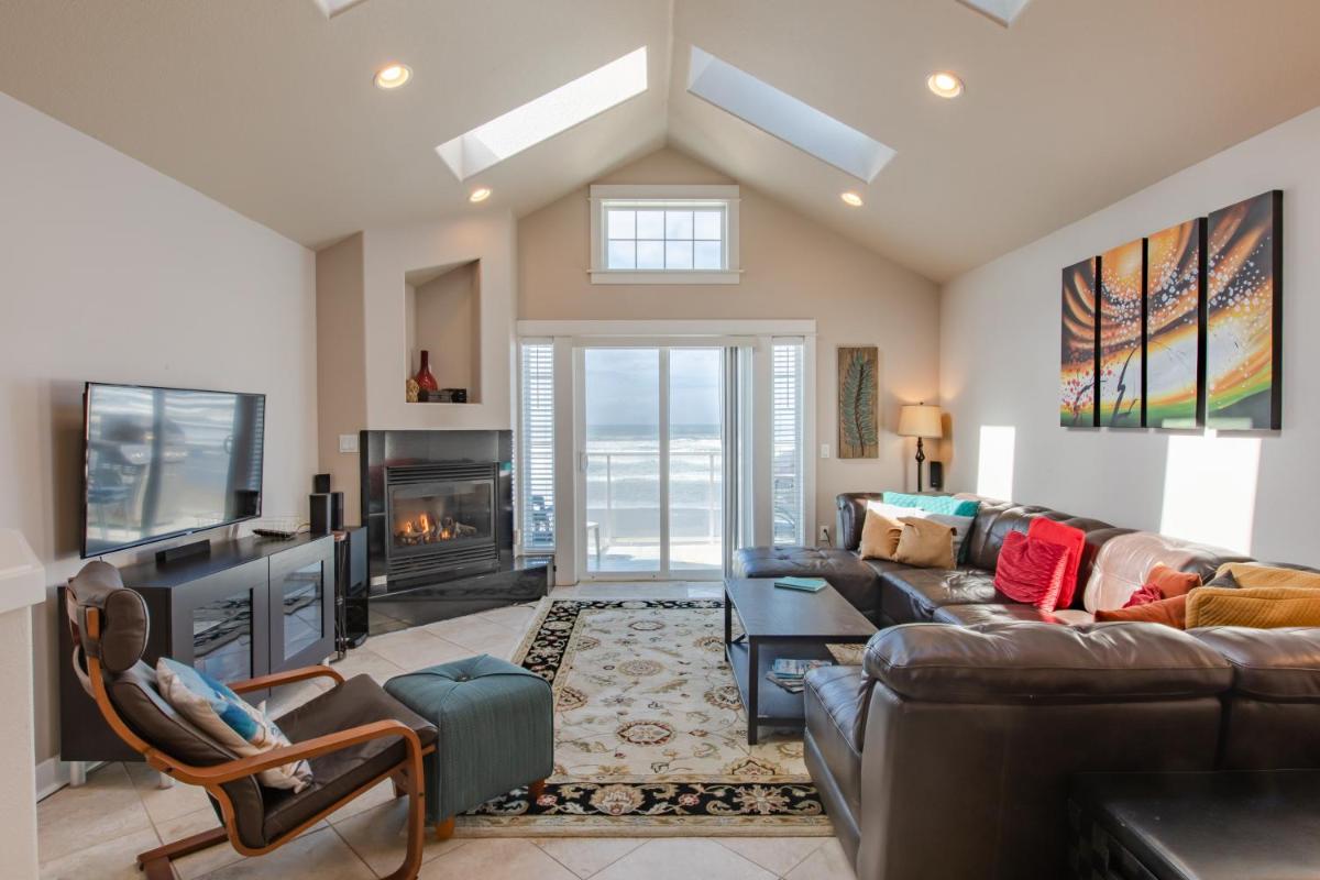 Rockaway beach vibes,Waterfront Oceanfront Rockaway Beach House near Downtown,WIFI, Washer Dryer - Housity