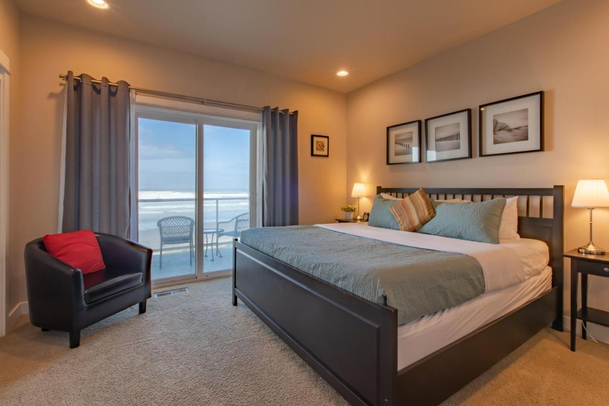 Rockaway beach vibes,Waterfront Oceanfront Rockaway Beach House near Downtown,WIFI, Washer Dryer - Housity