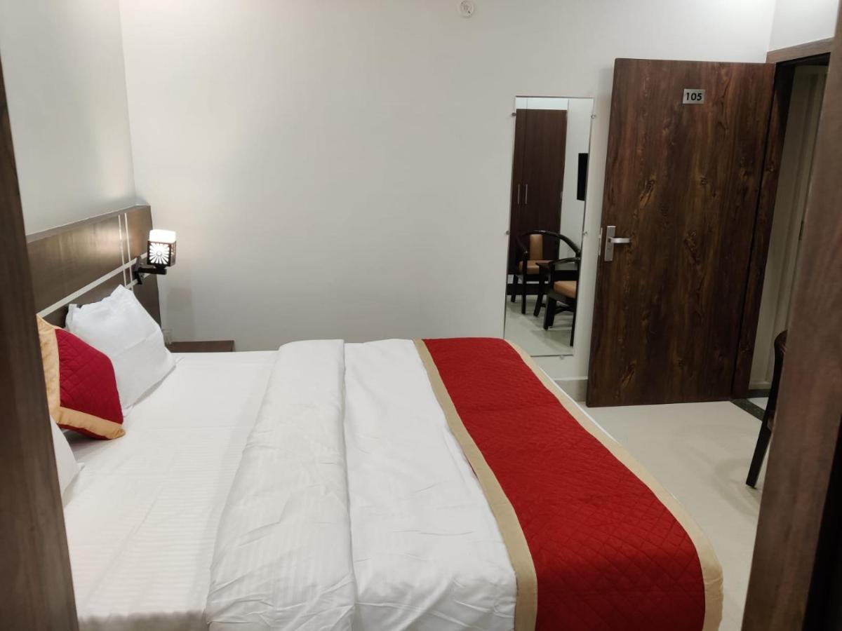 Hotel Oasis - Housity