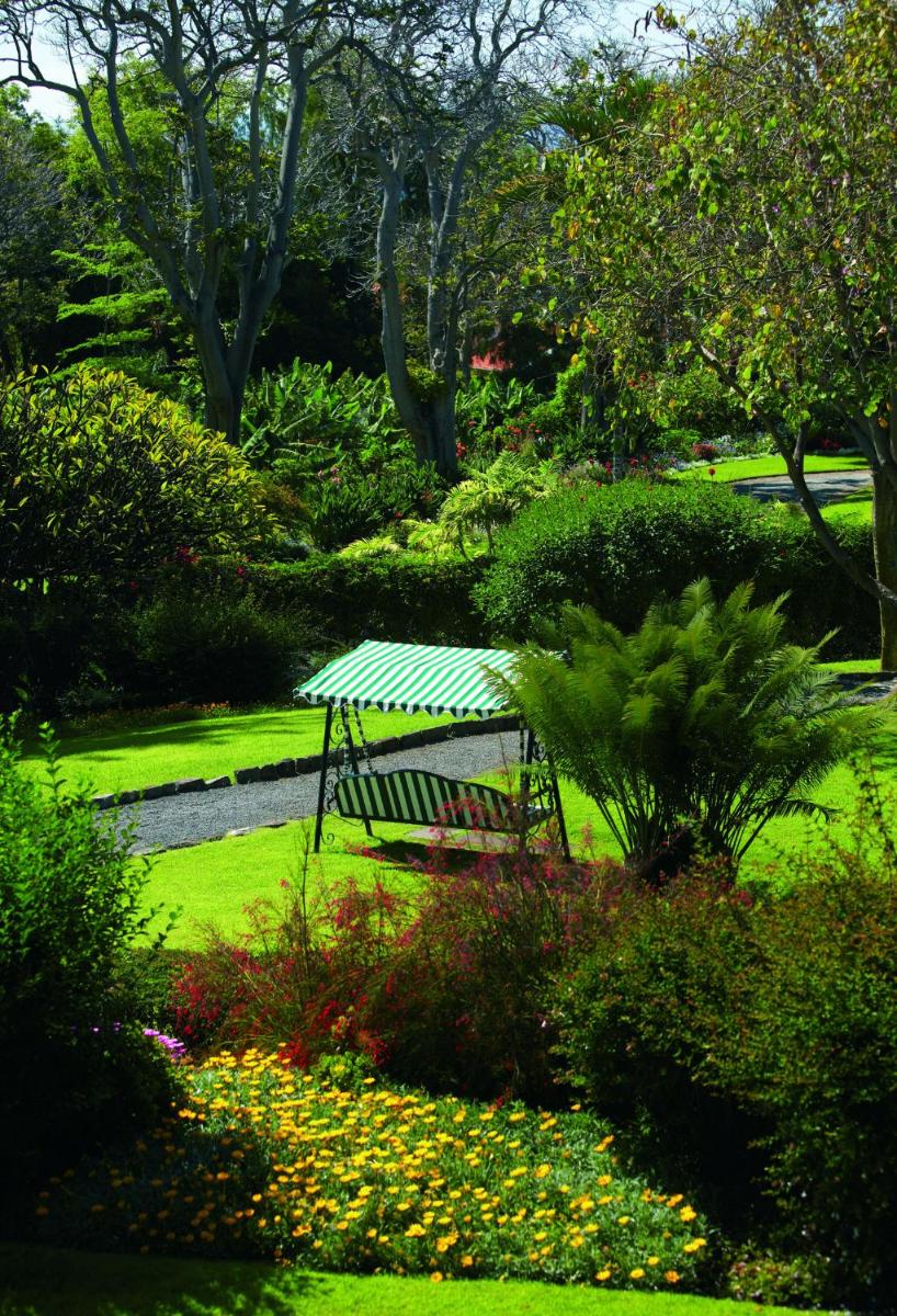 Um jardim no exterior de Quinta da Casa Branca - Small Luxury Hotels of the World