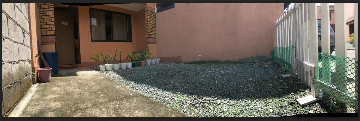 Suitetrails - Townhouse QC- R&R, Simple life, Peaceful getaway for backpackers, couples and small group