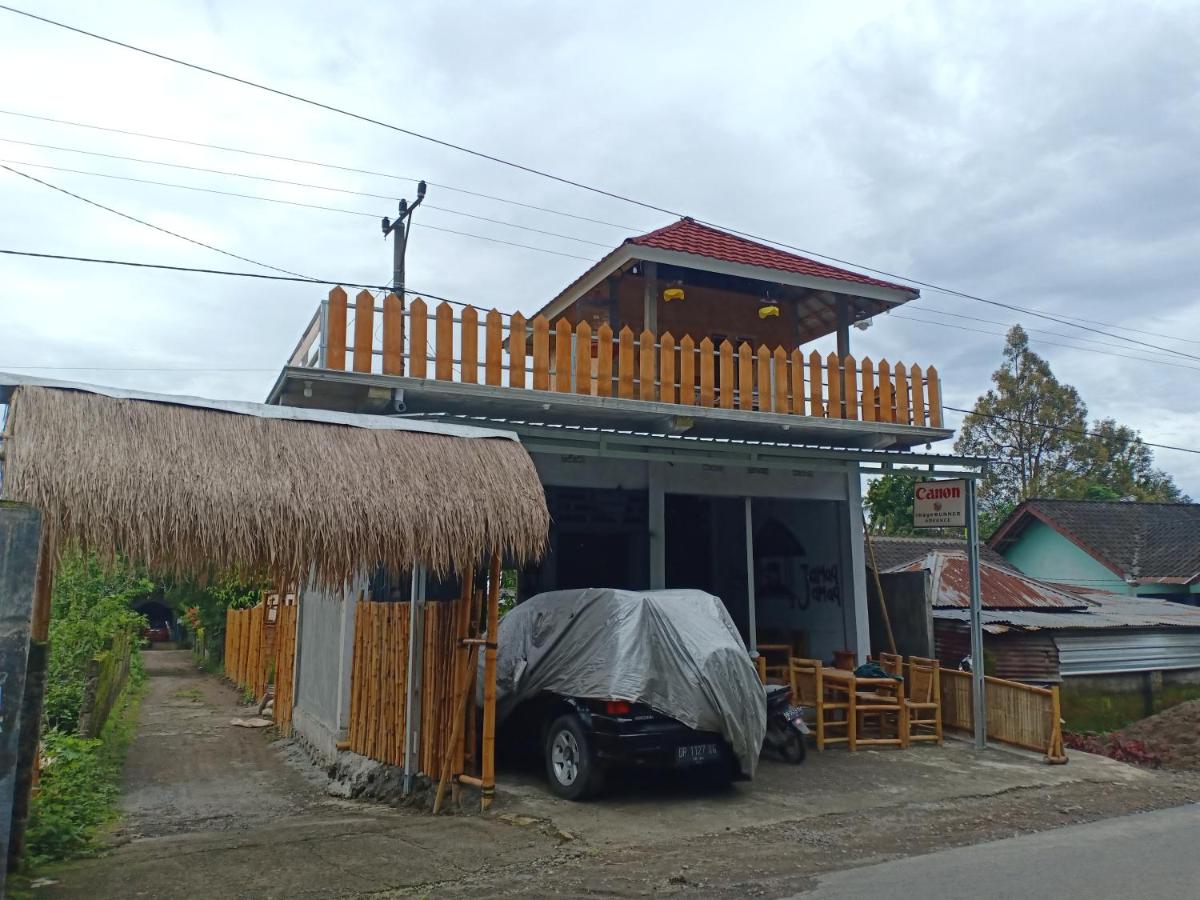 Angkringan dan Homestay Jamaq-Jamaq - Housity