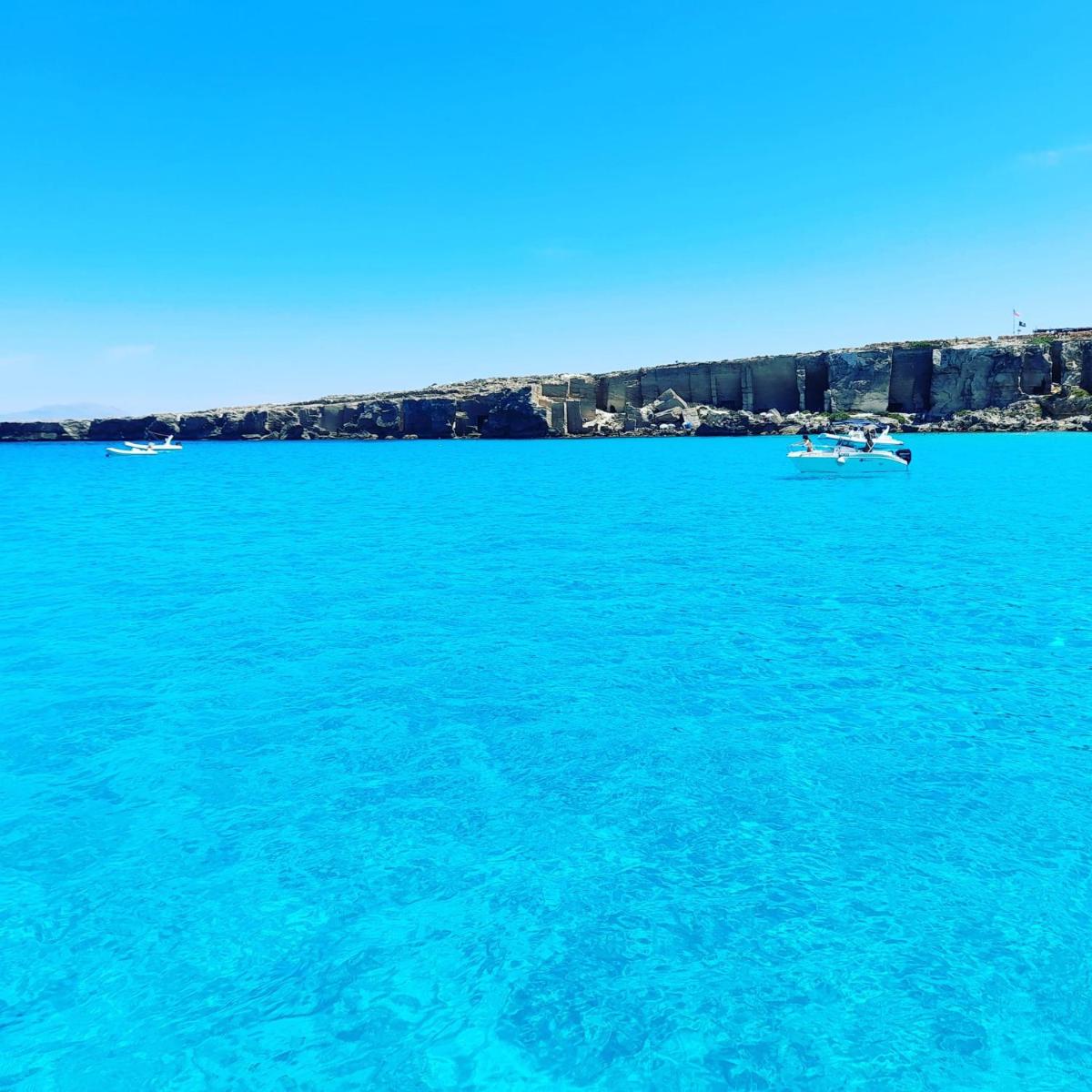 Escursione Giornaliera in Esclusiva Tour Favignana e Levanzo - Housity
