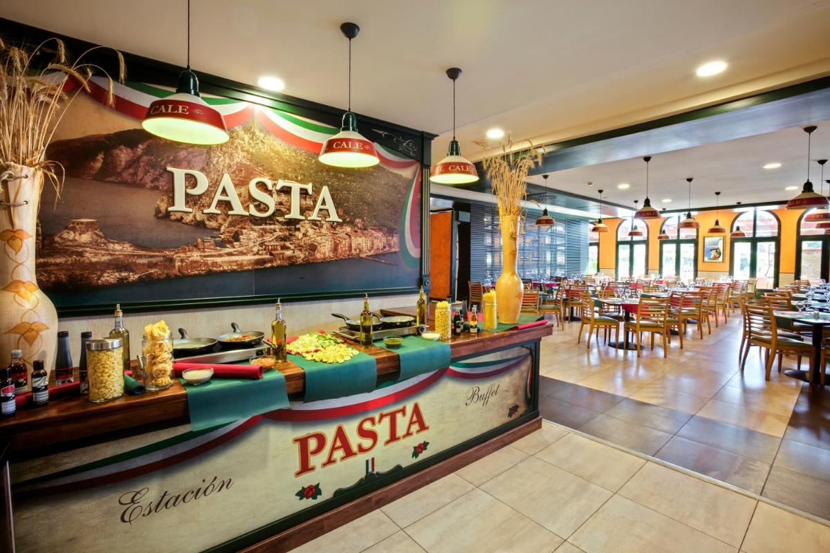Comida en o cerca de este resort
