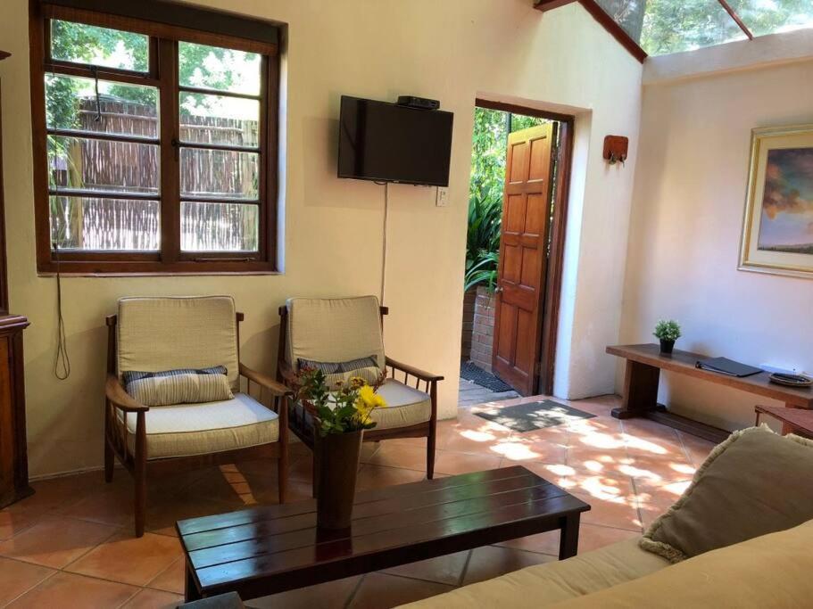 Suitetrails - Self-contained, secure, well equipped, Wifi, cottage Newlands