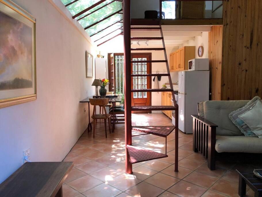Suitetrails - Self-contained, secure, well equipped, Wifi, cottage Newlands