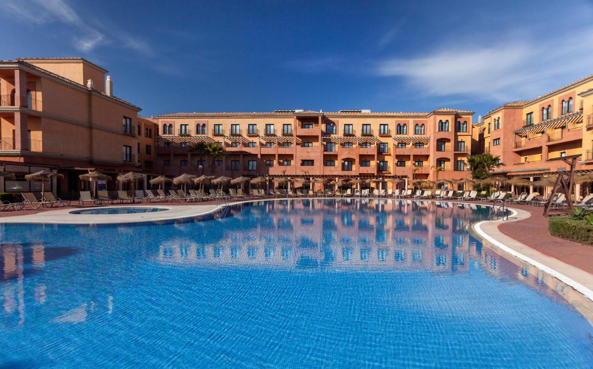 Piscina en o cerca de Barceló Punta Umbría Beach Resort