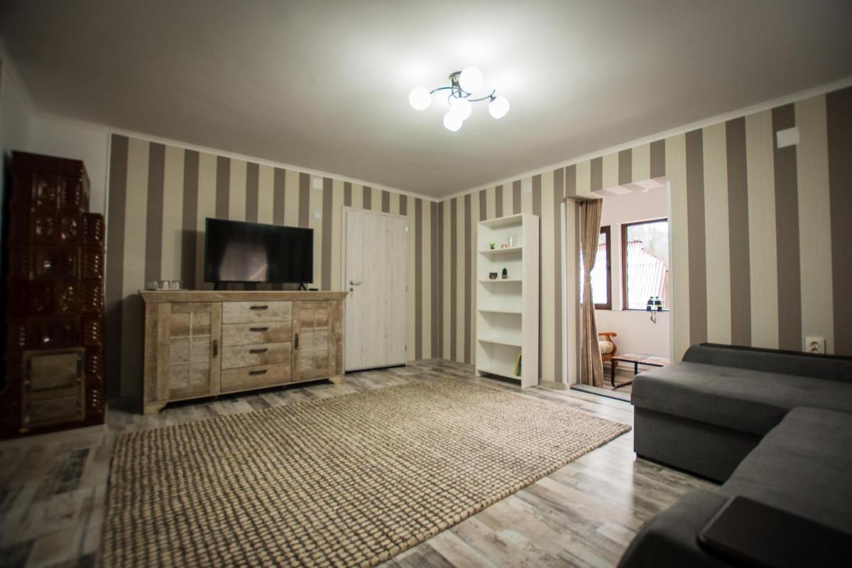 Suitetrails - Stunning 5 Bed House in Campulung Moldovenesc
