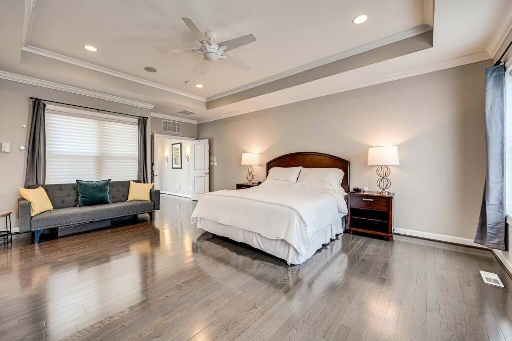 Lux 5BD - Theater, Gym, Game Room, Parking & more! - Housity