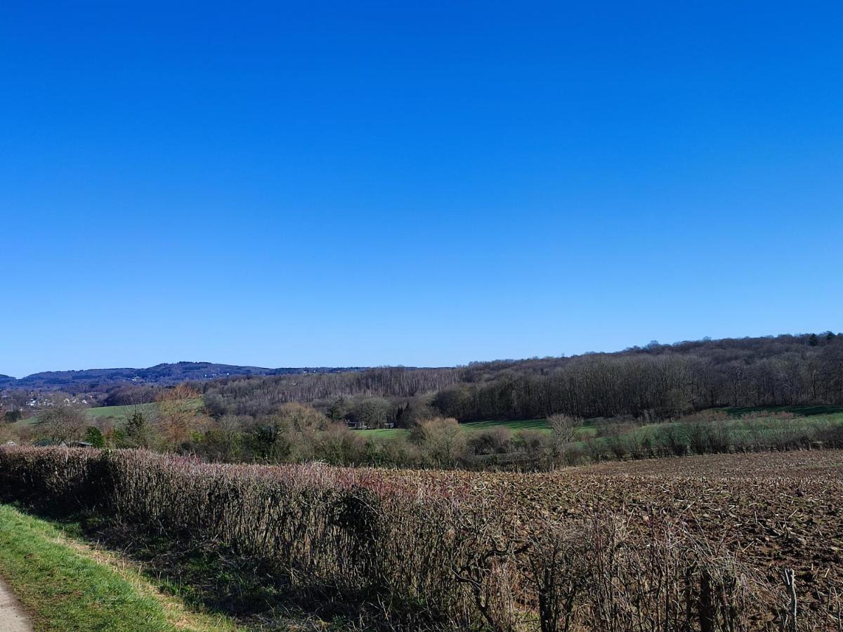 Your Stay in Kelmis - La Calamine- Cosy apartment in the Ardennes -Three-country point - Neu-Moresnet - Housity