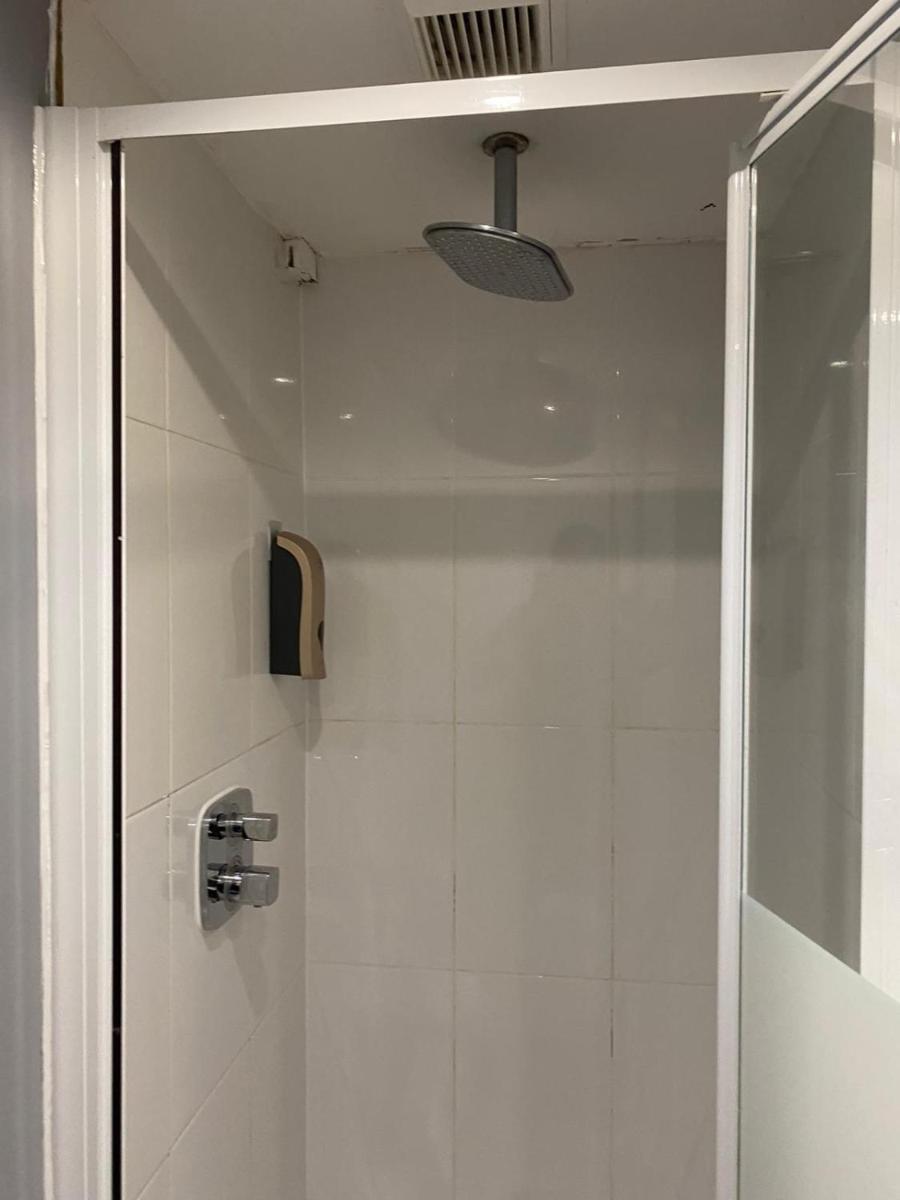 The Glen Guest House 1-bedroom guest house with free parking - Housity
